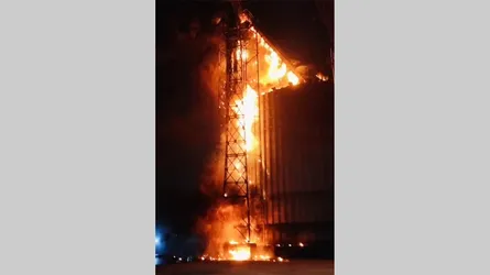 সোনারগাঁওয়ে মেঘনা গ্রুপের চিনি কারখানায় আগুন, সোয়া ৩ ঘণ্টা পর নিয়ন্ত্রণে