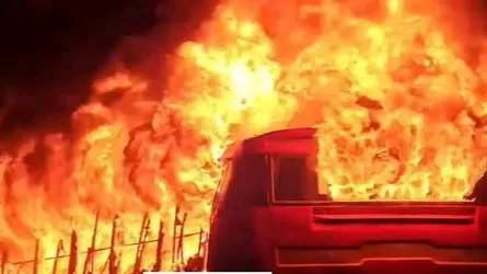 মধুপুরে সড়ক দুর্ঘটনায় নিহত ২, বাসে বিক্ষুব্ধ জনতার আগুন