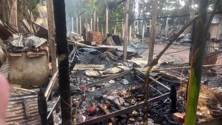 রাজনগরে মাদককারবারির বাড়ি পুড়িয়ে দিল বিক্ষুব্ধ জনতা