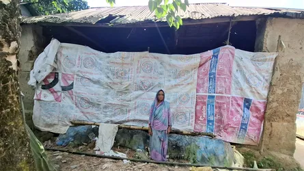 জরাজীর্ণ ঘরে বিধবা ফিরোজা বেগমের মানবেতর জীবন