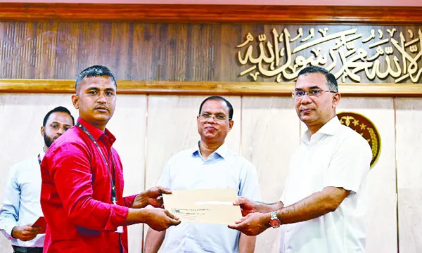 গণতন্ত্রের জন্য শহীদদের আকাক্সক্ষা পূরণে সরকার অঙ্গীকারবদ্ধ : প্রধানমন্ত্রী