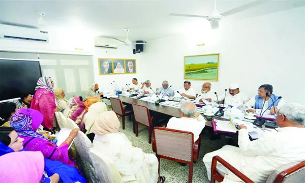 মহিলা প্রার্থী চূড়ান্তে সাক্ষাৎকার নিচ্ছে বিএনপির বোর্ড