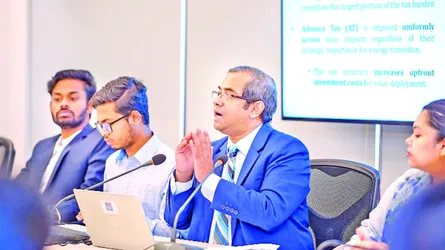এলএনজি খাতে বাড়তি কর সুবিধায় সরকারের ক্ষতি ১৩০০ কোটি টাকা : সিপিডি