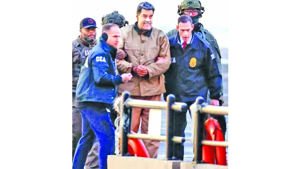 মাদুরোকে হাতকড়া পরিয়ে আদালতে তুলল যুক্তরাষ্ট্র