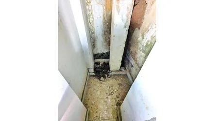 অন্ধকূপে আটকে রাখার আয়নাঘর