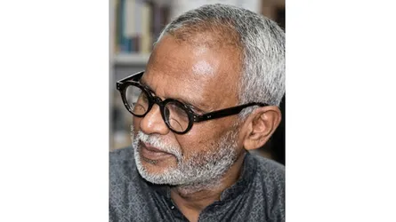 অভিনয় থেকে দূরে, হাসান মাসুদ মগ্ন ইবাদতে