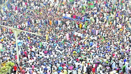 হাদির মৃত্যুতে উত্তাল শাহবাগ