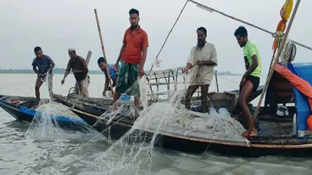 ৪ অক্টোবর থেকে মেঘনায় মাছ ধরায় নিষেধাজ্ঞা