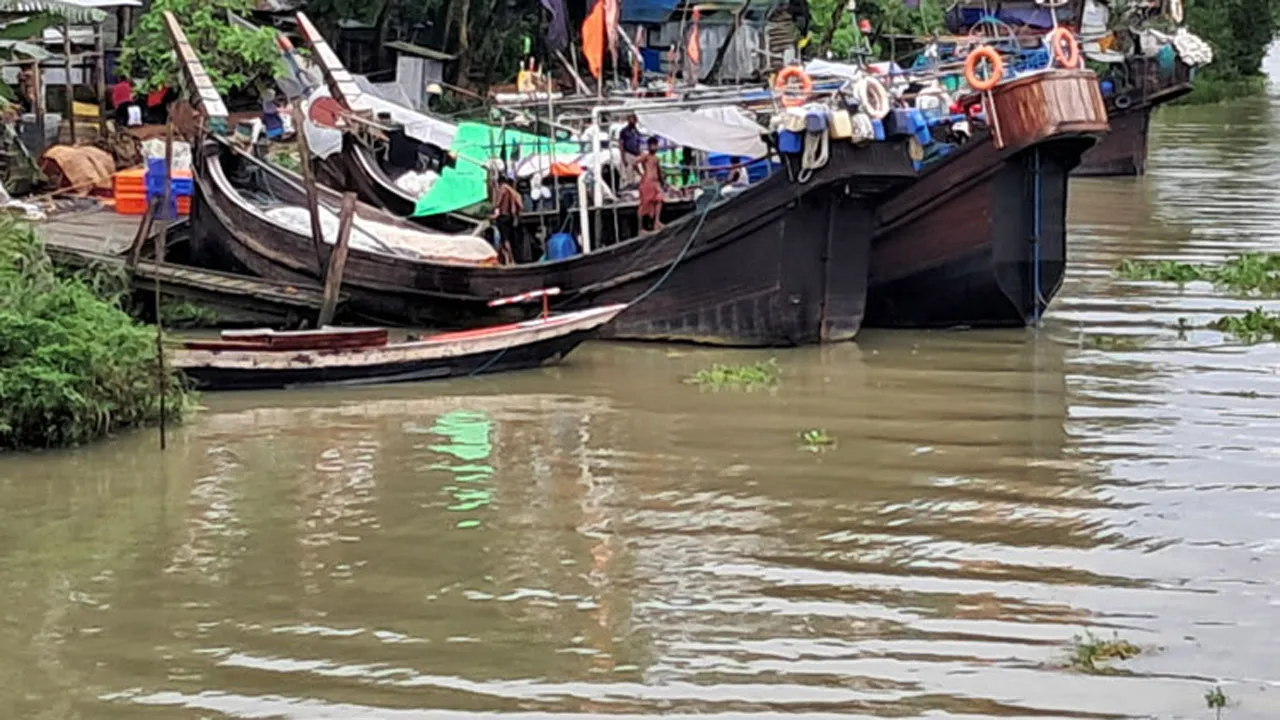 আগামী দুই মাস নদীতে মাছ ধরা নিষিদ্ধ