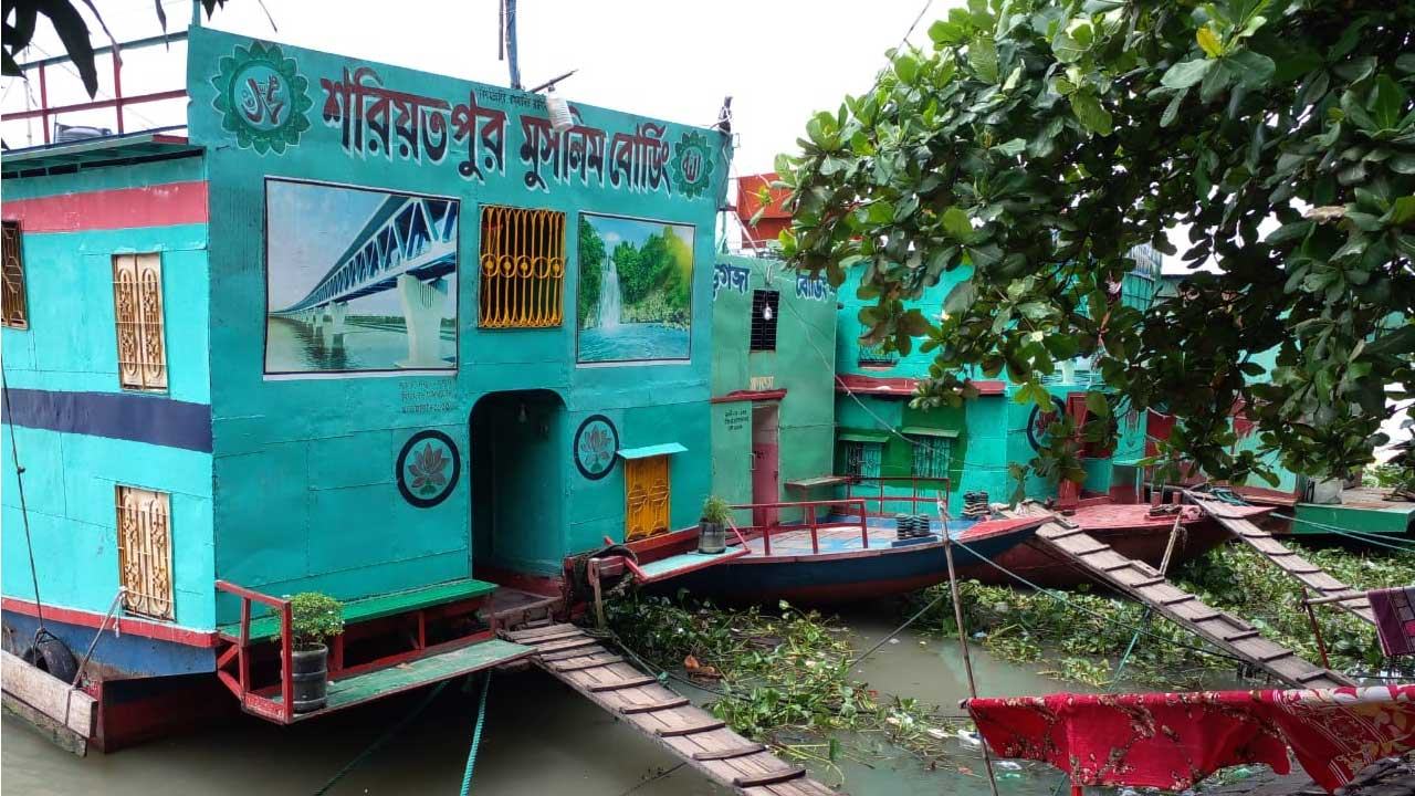 ৪০ টাকার ভাসমান হোটেল, বুড়িগঙ্গার বুকে নিম্নবিত্তের আশ্রয়