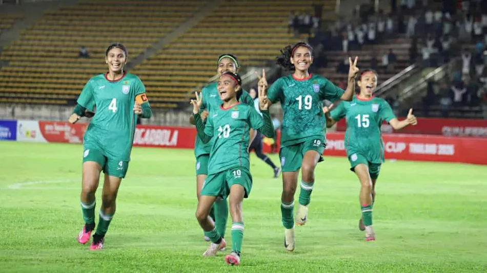 ‘পাঙ্গাশ’ খান না নারী ফুটবলাররা