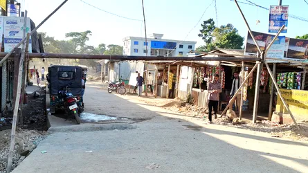 সিলেটে পাথর লুট ঠেকাতে এবার সড়কে লোহার বেষ্টনী