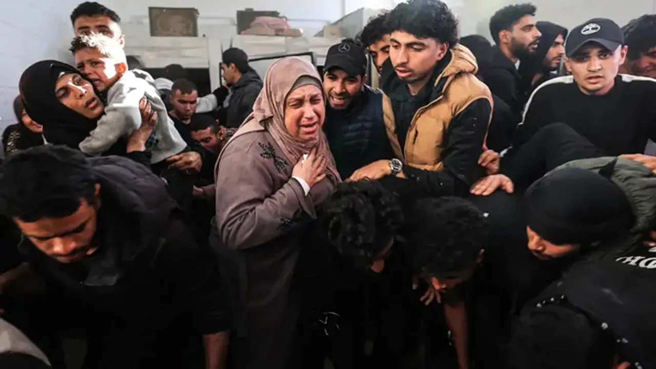 গাজায় সংঘর্ষ ও ইসরাইলি হামলায় নিহত ১০