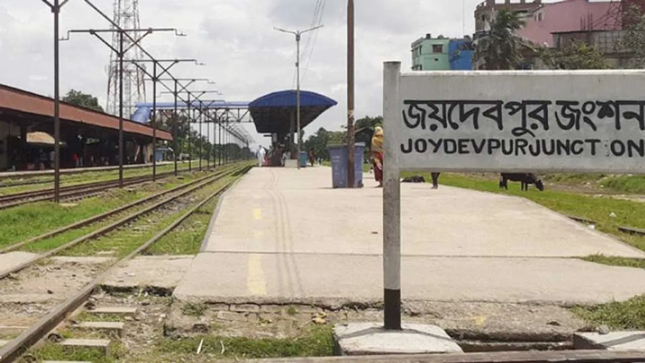 গাজীপুরে ট্রেনে কাটা পড়ে হাত ও পা বিচ্ছিন্ন পুলিশ কর্মকর্তার