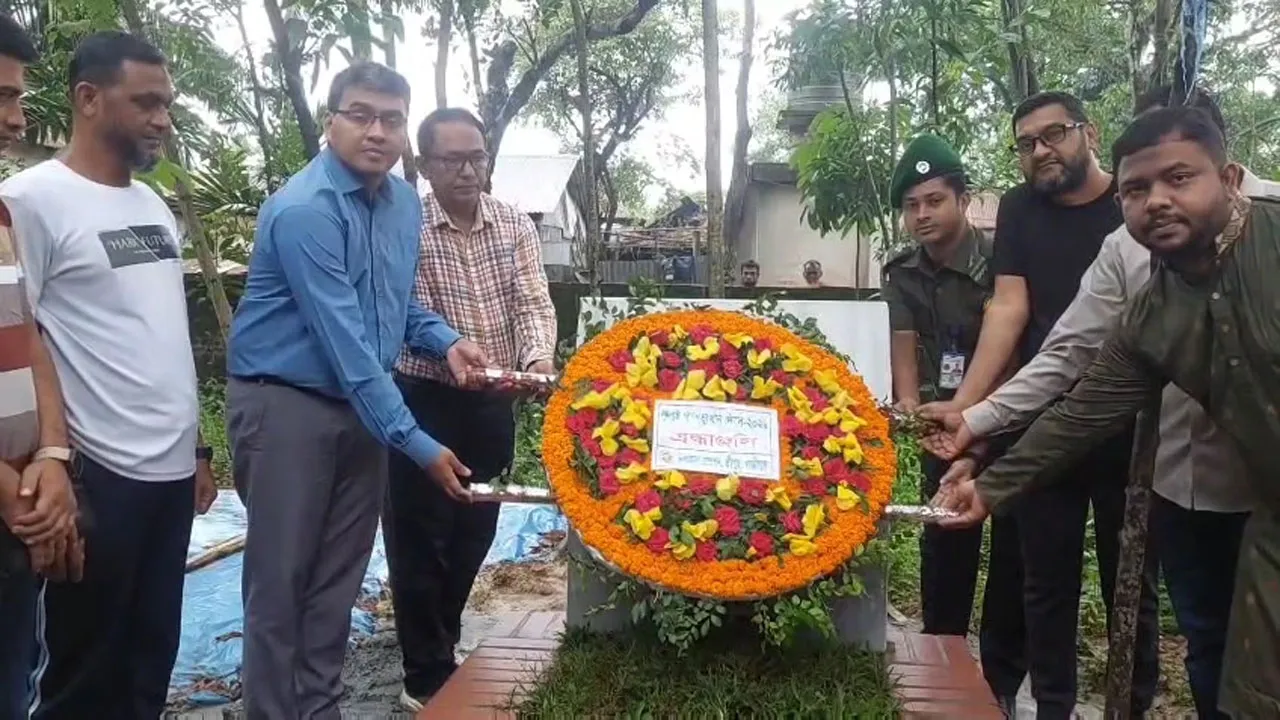 জুলাই গণঅভ্যুত্থানের বর্ষপূর্তিতে গাজীপুরে শহীদদের কবরে শ্রদ্ধা