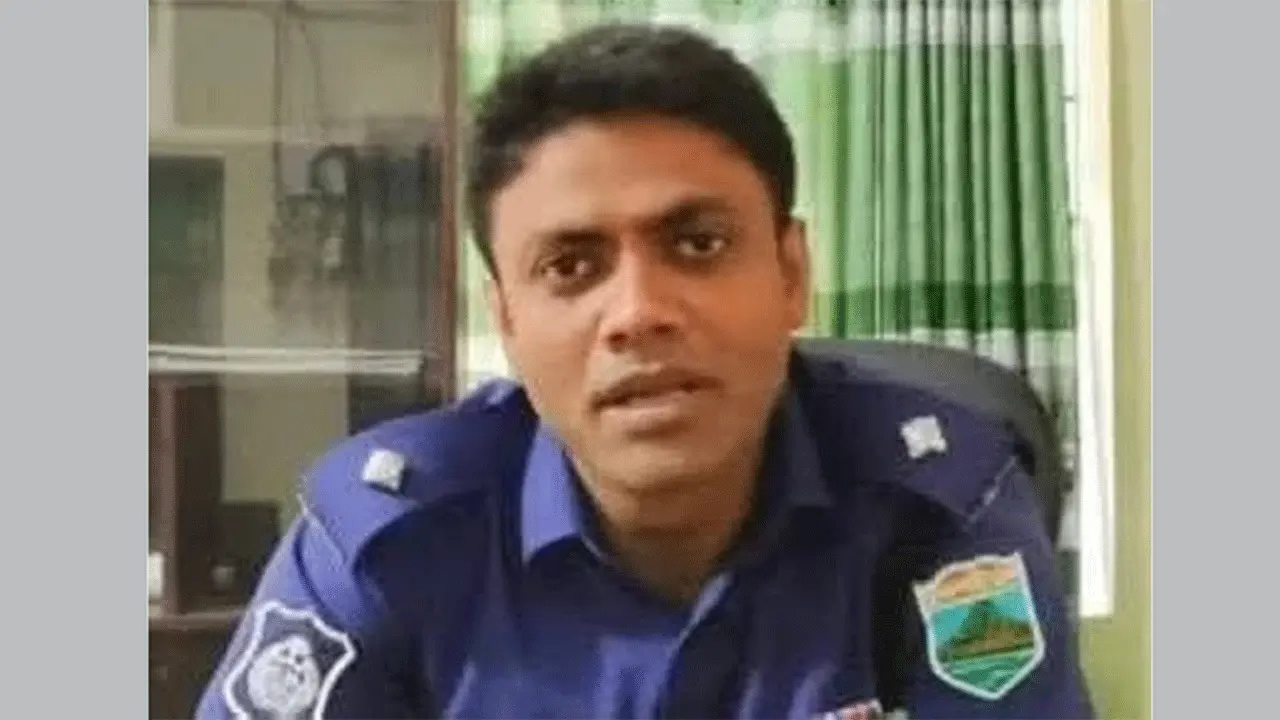 গাজীপুরে বাসের ধাক্কায় নওগাঁ জেলা ডিবির ওসি নিহত, স্ত্রী আহত