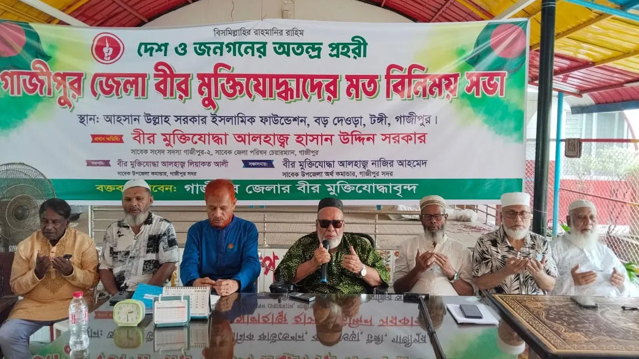 সাবেক মন্ত্রী মোজাম্মেল হক হাজার হাজার ভুয়া মুক্তিযোদ্ধা বানিয়েছেন : হাসান সরকার