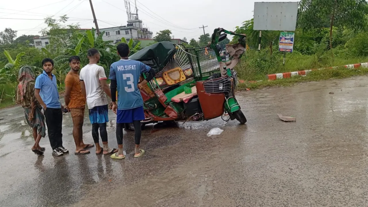 কালীগঞ্জে ট্রাকচাপায় শিশুসহ নিহত ৩
