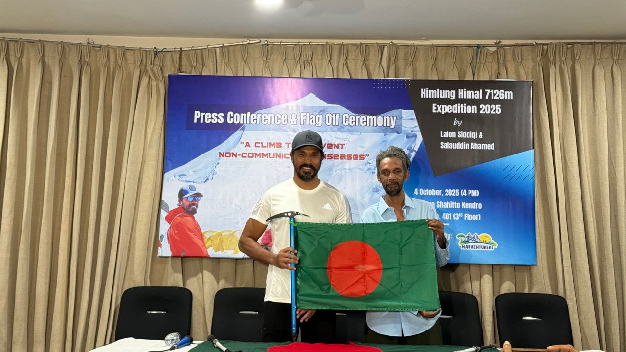 নেপালের হিমলুং হিমাল পর্বত অভিযানে যাচ্ছেন লালন ও সালাউদ্দীন