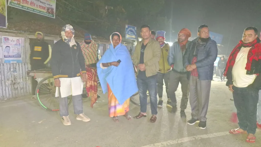 কোটালীপাড়ায় শীতার্তদের গায়ে কম্বল জড়িয়ে দিলেন এসিল্যান্ড