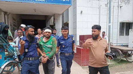 গৌরনদীতে ব্যবসায়ীকে পিস্তল ঠেকিয়ে ছিনতাই চেষ্টা, যুবক আটক