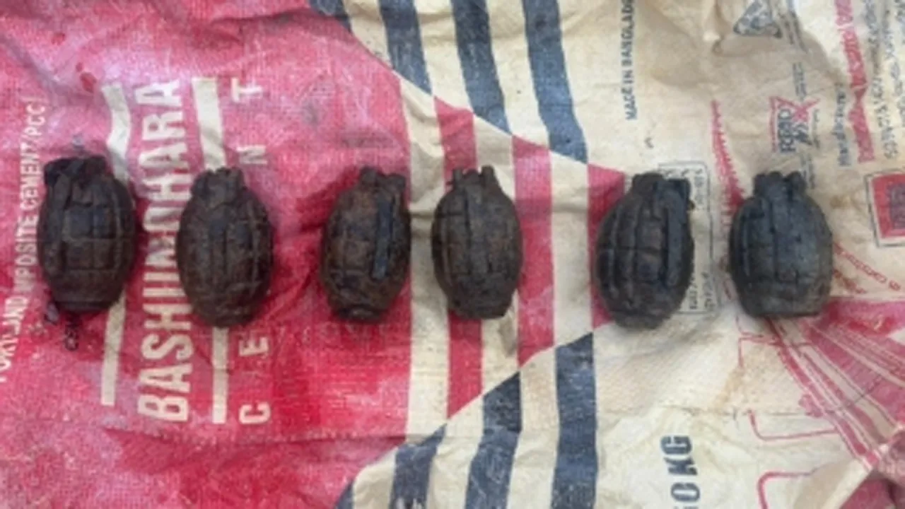 বগুড়ায় খাল থেকে ৬ গ্রেনেড উদ্ধার
