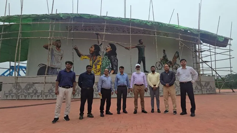 পদ্মা সেতুর দুই প্রান্তে বিশেষ গ্রাফিতি অঙ্কন