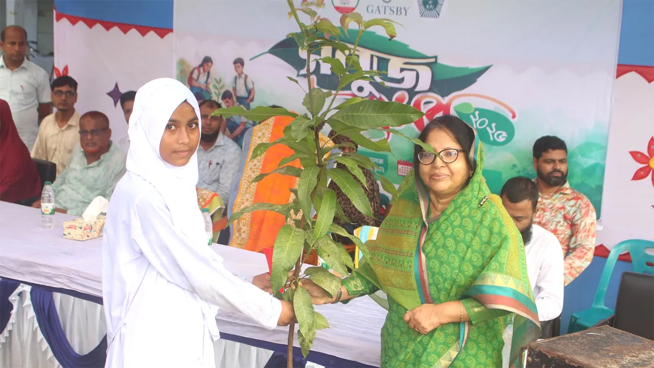 কুড়িগ্রামে ‘সবুজ উৎসবে’ শতাধিক পরিবেশপ্রেমীর ভিড়