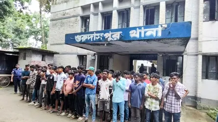গুরুদাসপুরে উচ্চশব্দে গান বাজানোর ঘটনায় আটক ৫৭ কিশোর : মাদক সংশ্লিষ্টতায় কারাগারে ৭