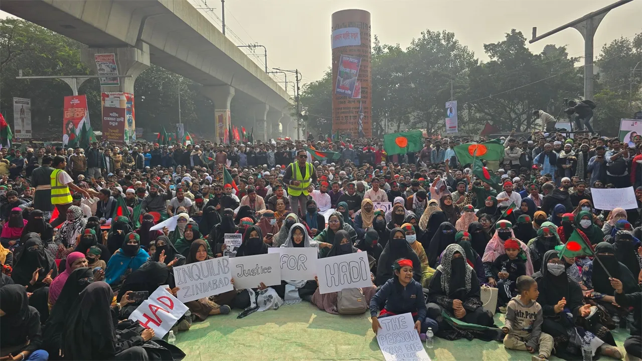 ফের শাহবাগ মোড়ে অবস্থান নিলো ইনকিলাব মঞ্চ