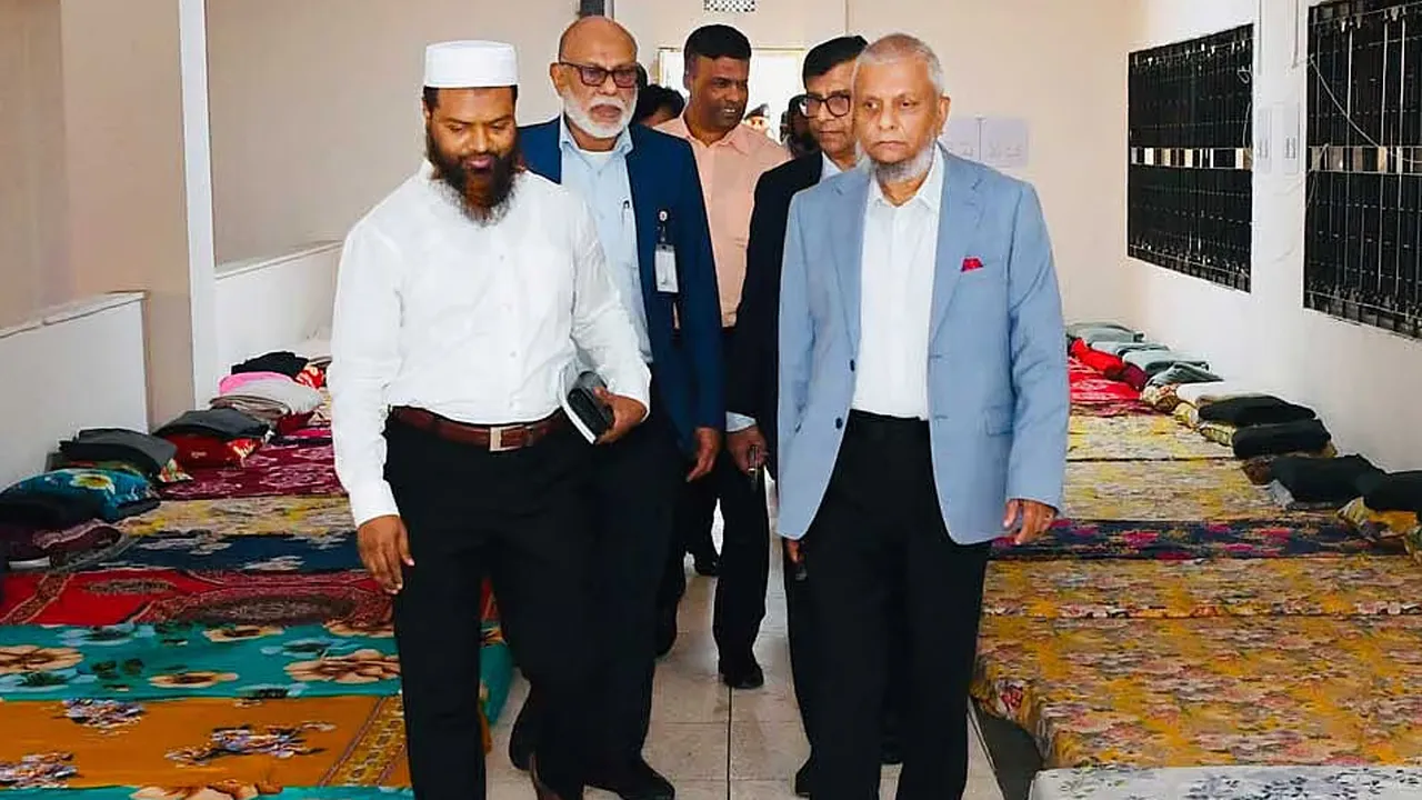 হজ ক্যাম্পে প্রবাসীদের জন্য ১০০ শয্যার আবাসন ব্যবস্থার ঘোষণা প্রবাসী কল্যাণ মন্ত্রীর