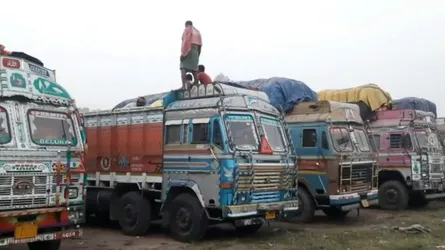 ৪ মাস বন্ধ থাকার পর হিলি স্থলবন্দর দিয়ে চাল আমদানি শুরু