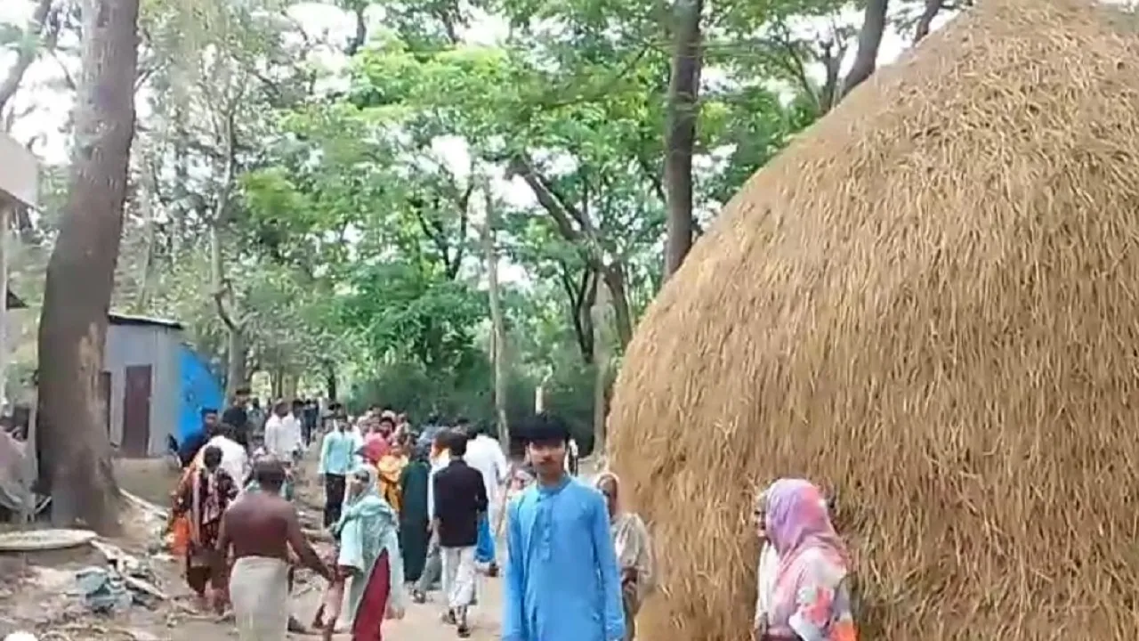 মিরসরাইয়ে সালিশি বৈঠকে হামলা, নারীসহ আহত ৮