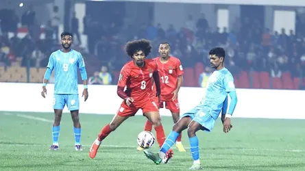 দেশে ফিরেছেন হামজা, যোগ দেবেন অনুশীলনে