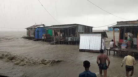 হাতিয়ায় অস্বাভাবিক জোয়ার, নিঝুমদ্বীপসহ নিম্নাঞ্চল প্লাবিত
