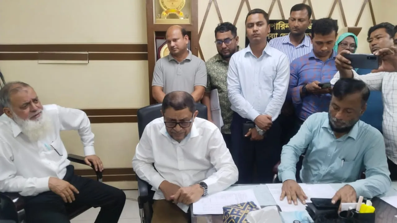 নোয়াখালীতে স্বাস্থ্যমন্ত্রীর হাসপাতাল পরিদর্শন, তত্ত্বাবধায়ক প্রত্যাহার