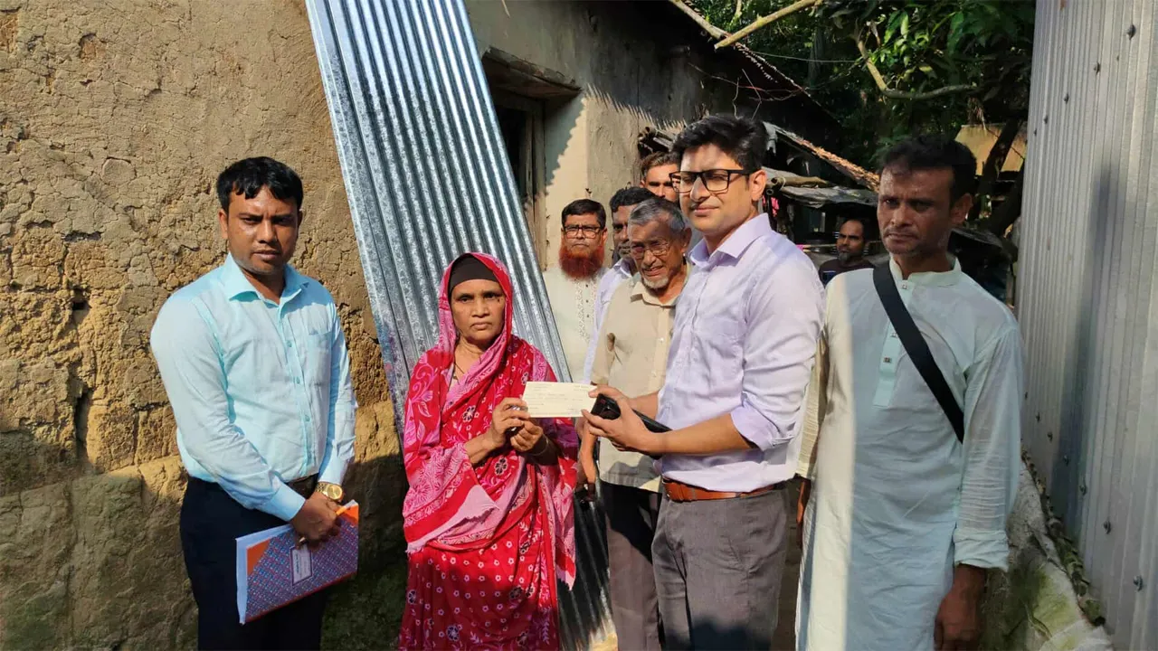 অসহায় বিধবার পাশে সখীপুর উপজেলা প্রশাসন