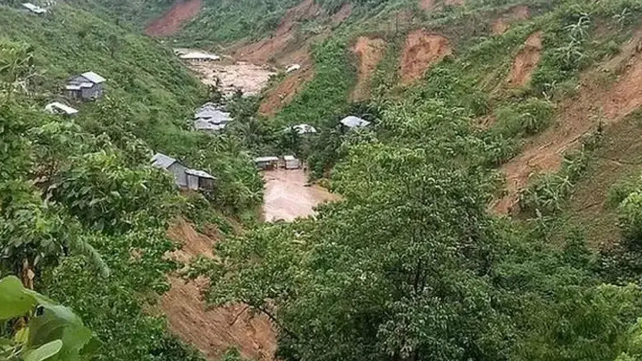 ৩ বিভাগে অতিভারী বৃষ্টির পূর্বাভাস, পাহাড় ধসের শঙ্কা