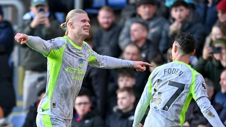 শীর্ষস্থান দখলের লড়াই জমিয়ে তুলল ম্যানসিটি