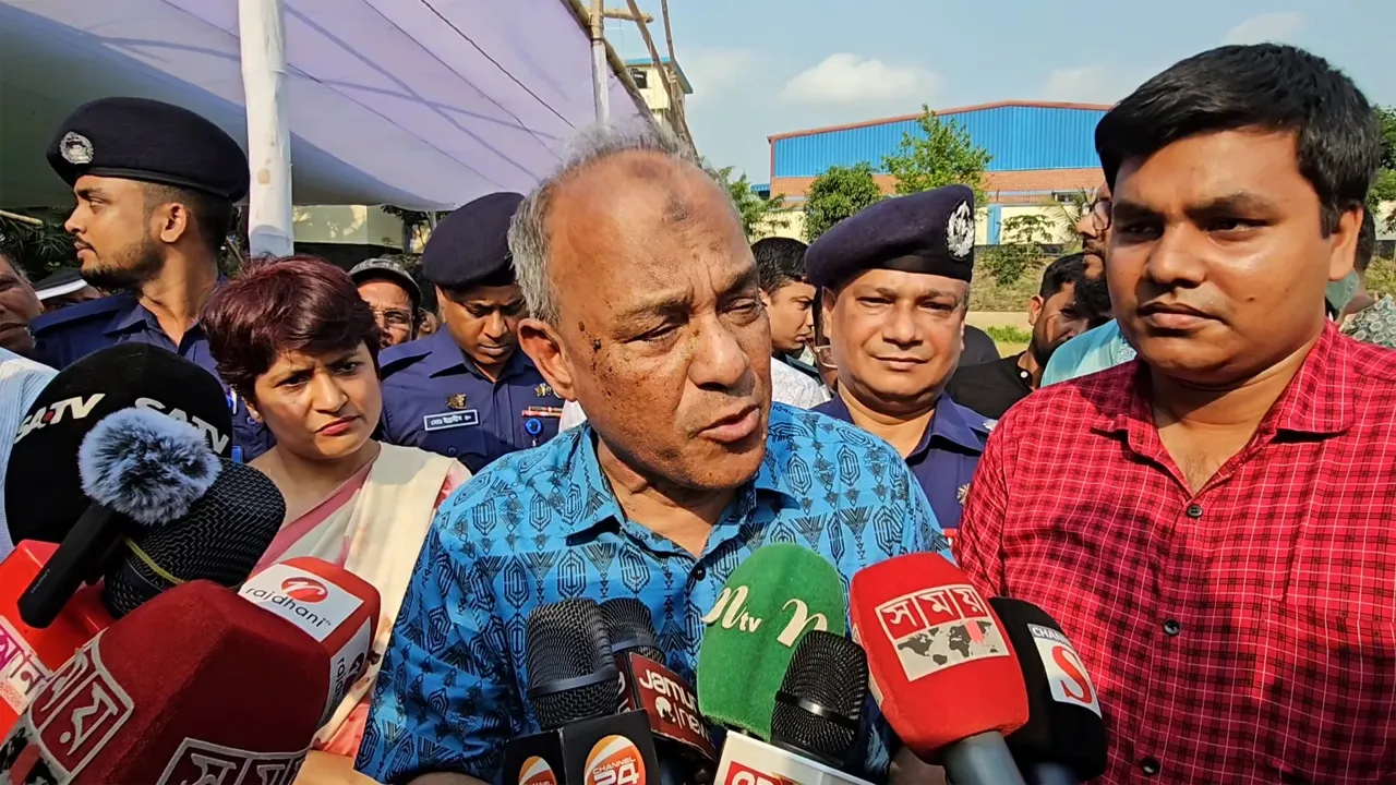 আড়িয়াল বিলের বৈচিত্র্য রক্ষার চেষ্টা চলছে : স্বরাষ্ট্র উপদেষ্টা