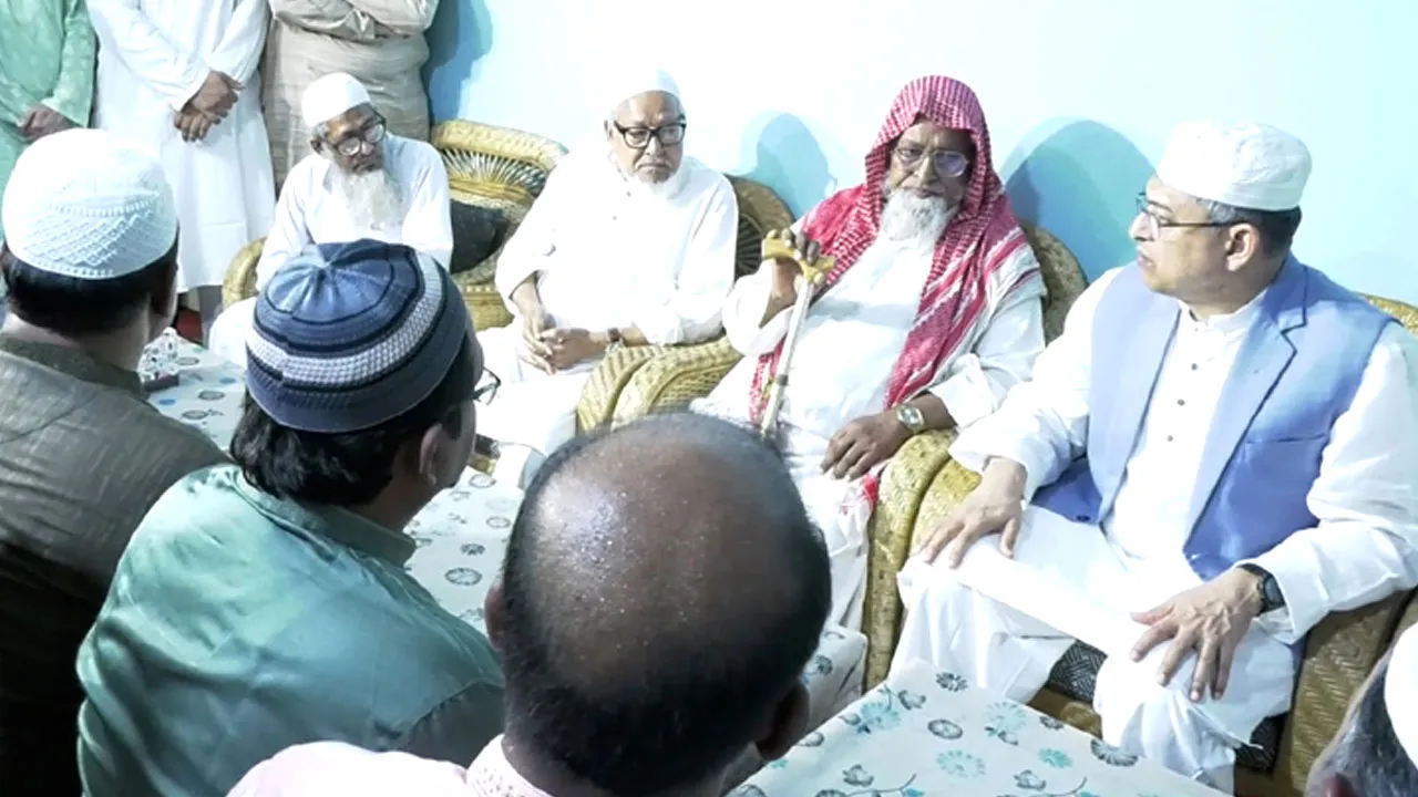 হাটহাজারী মাদরাসায় বিএনপির সিনিয়র ২ নেতা