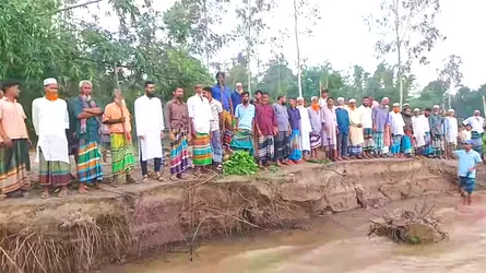 যমুনায় অবৈধ বালু উত্তোলনের প্রতিবাদে বিক্ষোভ