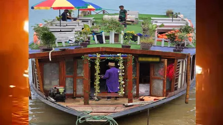 সুনামগঞ্জে পর্যটকবাহী হাউসবোটে ভয়াবহ অগ্নিকাণ্ড, রক্ষা পেল ১২ পর্যটক
