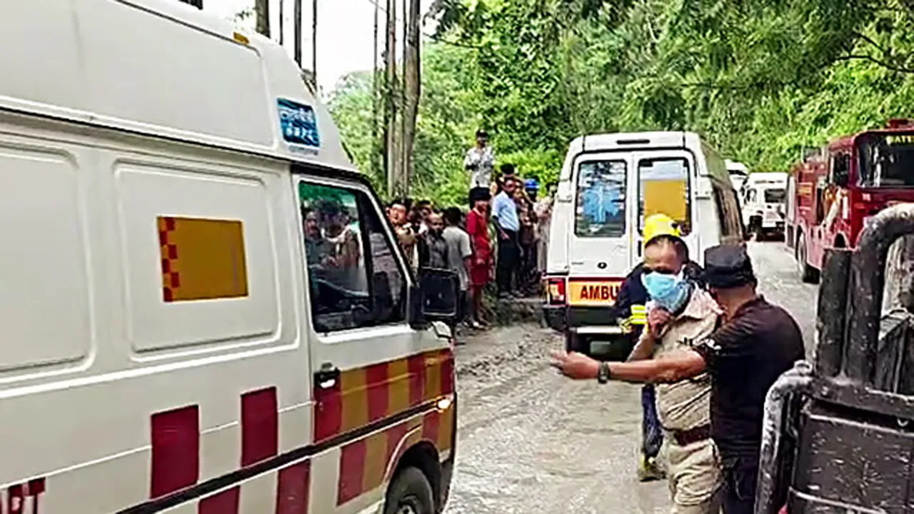 ভারতে নির্মাণাধীন সুড়ঙ্গ ধসে ৯ জনের মৃত্যু