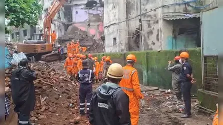 ভারতে চারতলা ভবন ধসে নিহত ৭