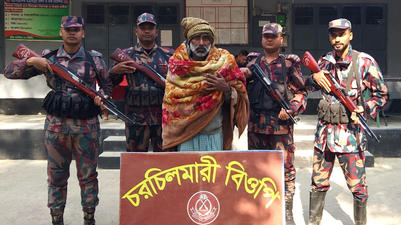 দৌলতপুর সীমান্তে ভারতীয় নাগরিক আটক