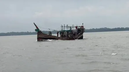 ৩ দিন সাগরে ভাসছিলেন ১৬ জেলে, ৯৯৯ নম্বরে কল করে উদ্ধার