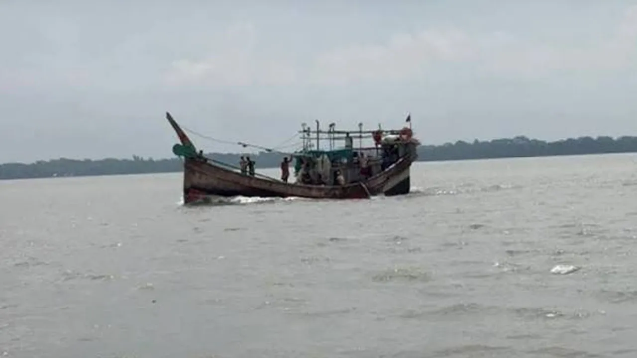 ৩ দিন সাগরে ভাসছিলেন ১৬ জেলে, ৯৯৯ নম্বরে কল করে উদ্ধার