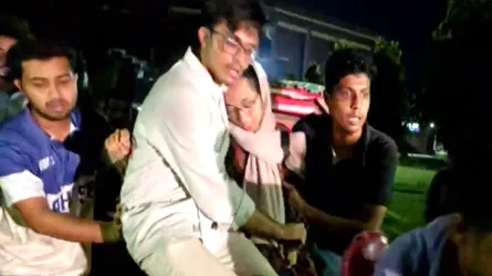 এবার বাকৃবিতে শিক্ষার্থীদের ওপর বহিরাগতদের হামলা, আহত ১৫