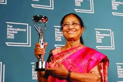 বুকার পুরস্কার জিতলেন ভারতীয় লেখিকা বানু মুশতাক